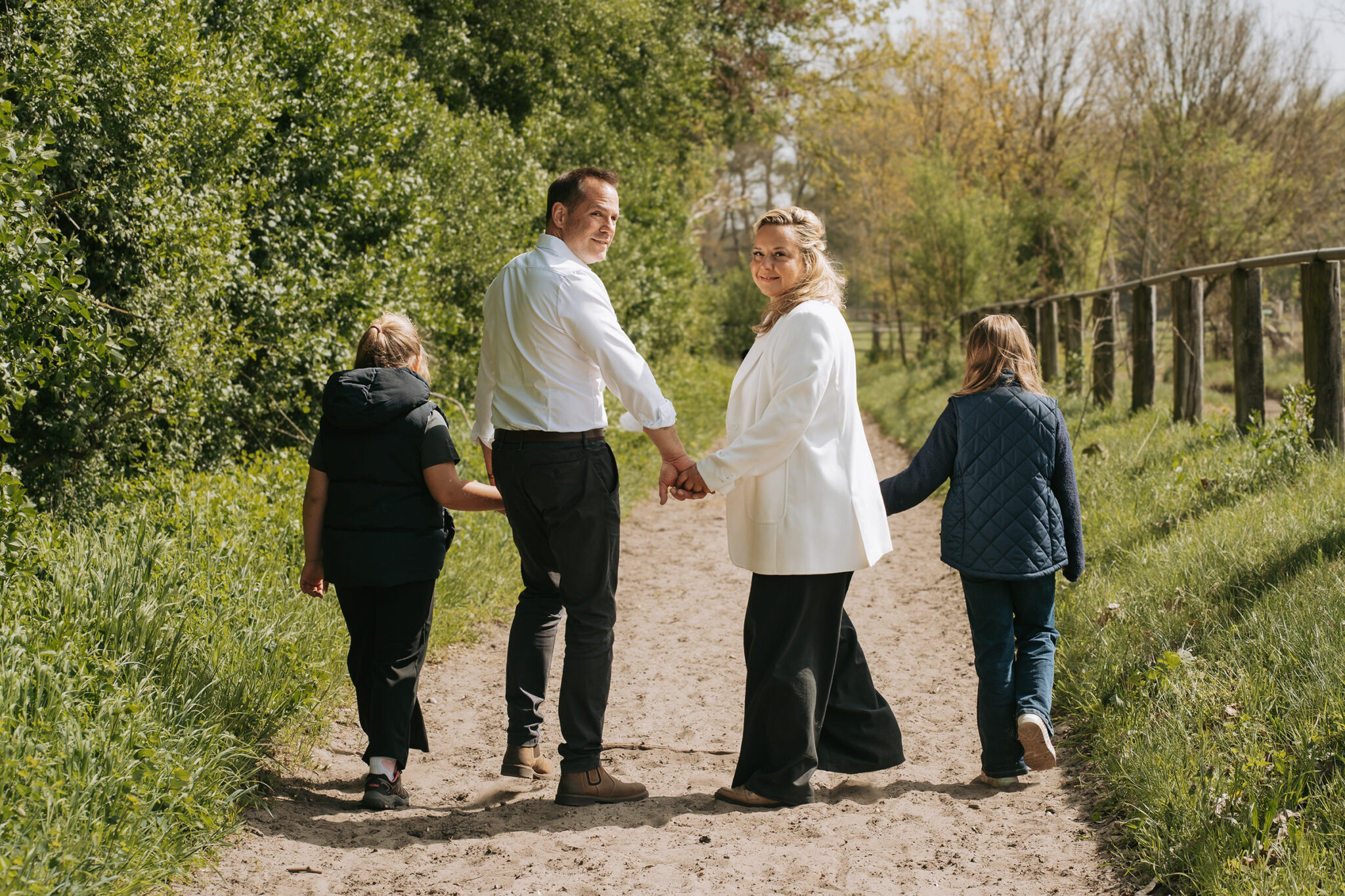 Tim Mithöfer mit seiner Frau und beiden Kindern